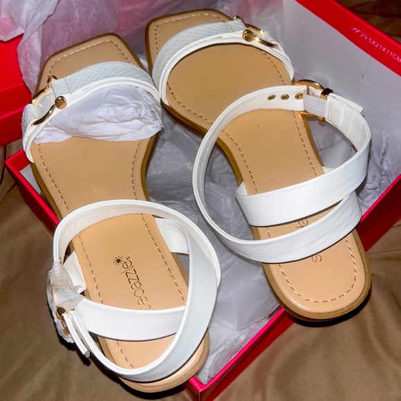 White sandals - Picture 1 of 4